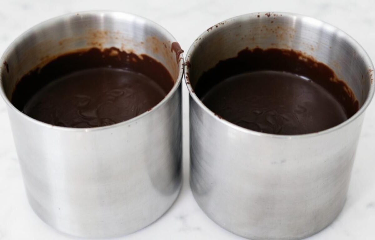 découvrez la meilleure méthode pour faire fondre du chocolat facilement : bain-marie ou micro-ondes, conseils et astuces pour un résultat parfait.